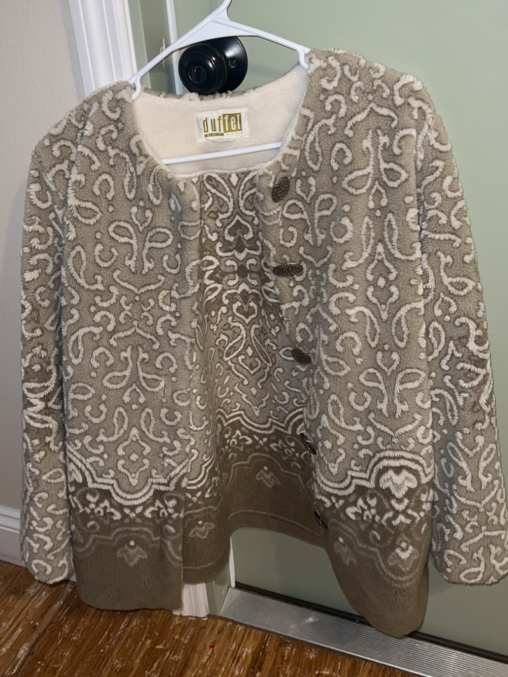 Vintage Sherpa Fleece Jacket Women’s Beige Ivory Scroll Pattern Button Front - Picture 2 of 4